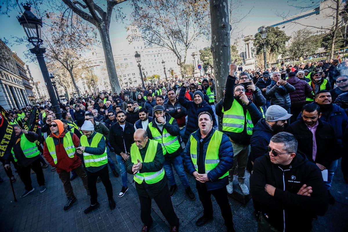 Manifestación de taxistas en huelga frente FreeNow