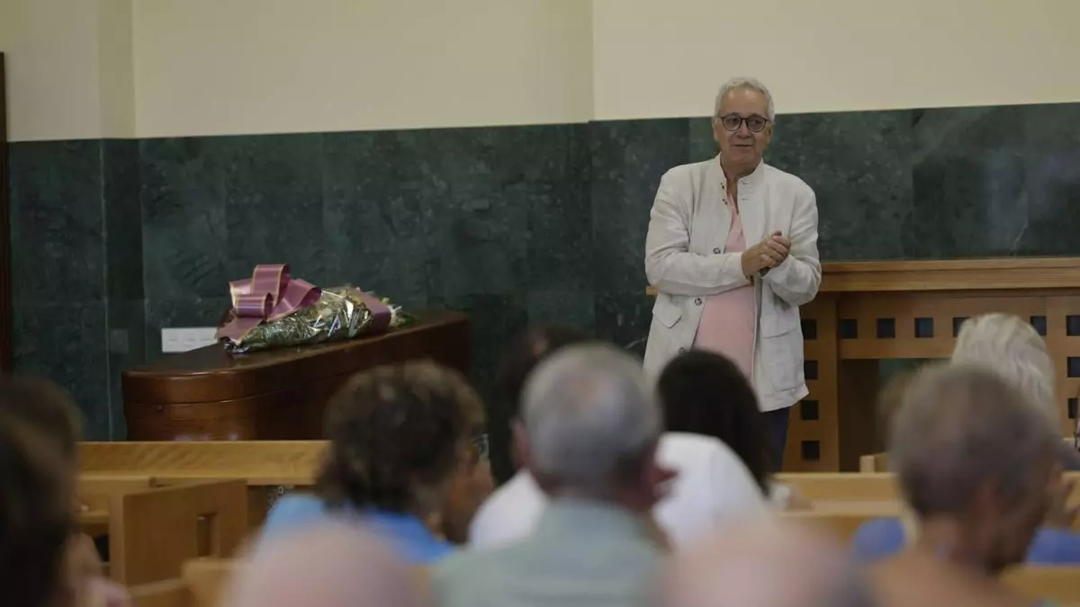 El último whisky de Paco Sánchez: emotiva despedida en Avilés al letrado que "dejó huella" y ayudó a inventar el Antroxu
