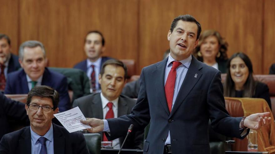 Juanma Moreno en el Parlamento hoy.