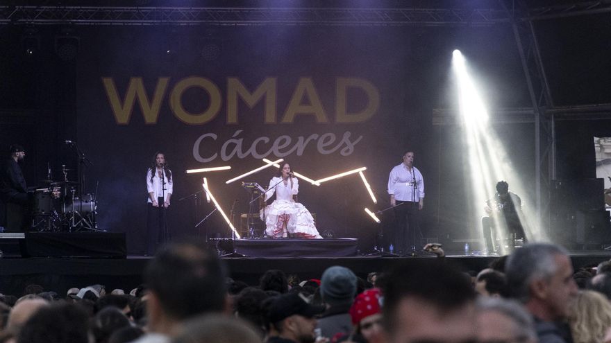 Womad baila la jota en Cáceres