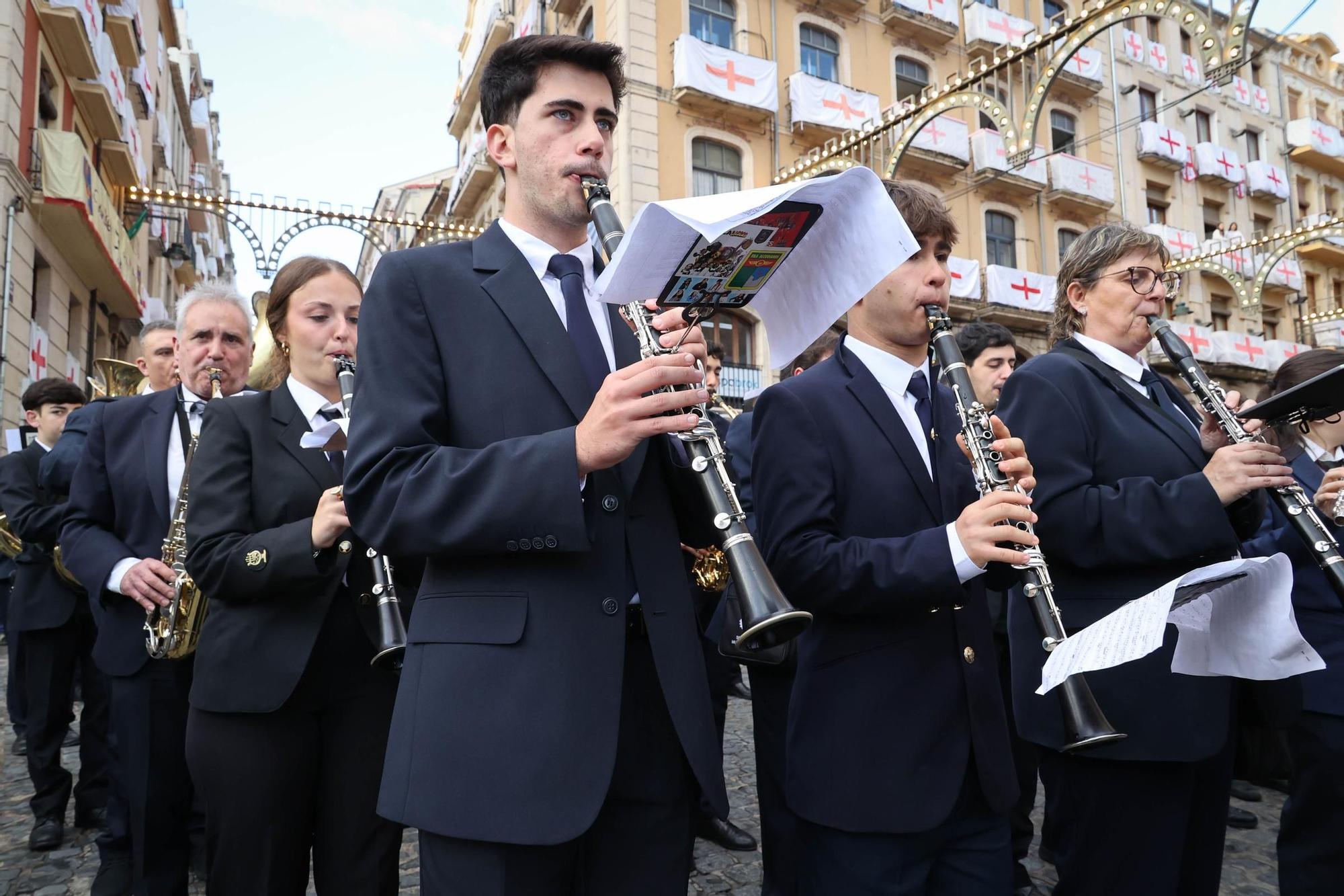 La trilogIa festera de Alcoy despierta con la Diana