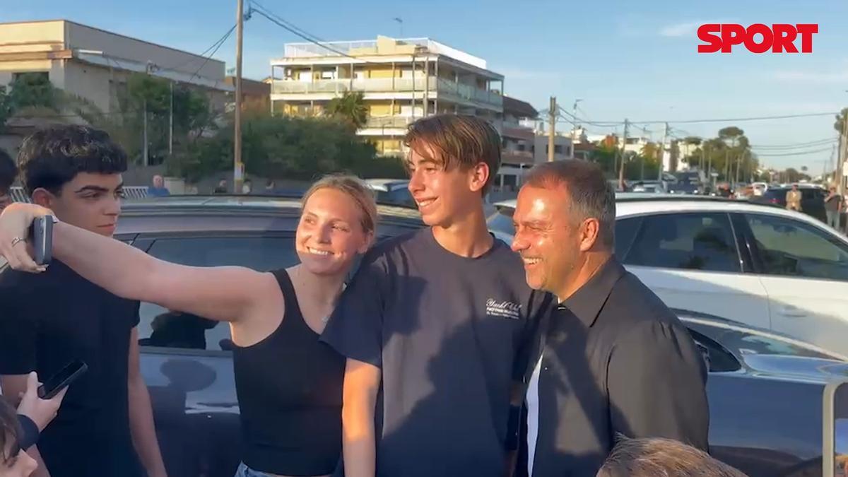 Baño de masas para Flick y Casadó a su llegada a Castelldefels