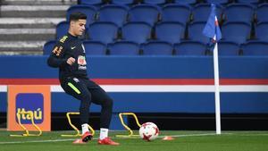 marcosl40864065 brazil s midfielder philippe coutinho plays with the ball du171116174225