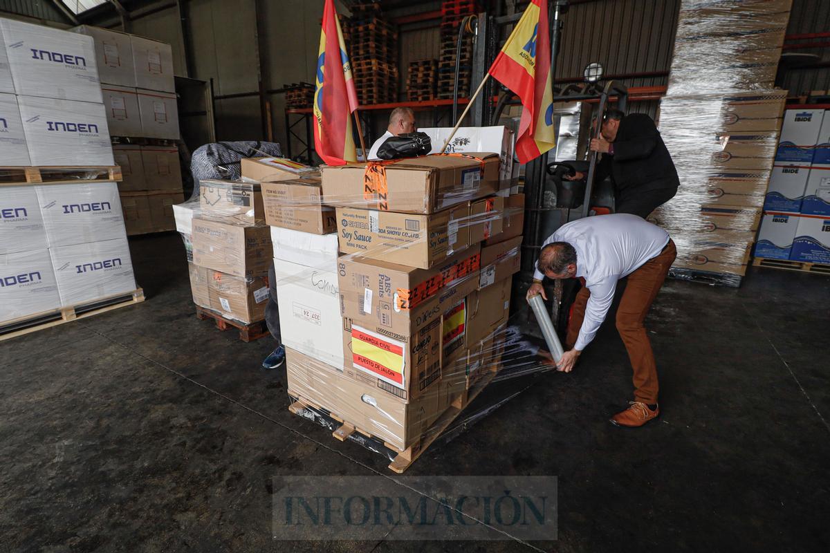 Guardias civiles de la provincia envían desde Ibi 40 toneladas de ayuda humanitaria a Ucrania
