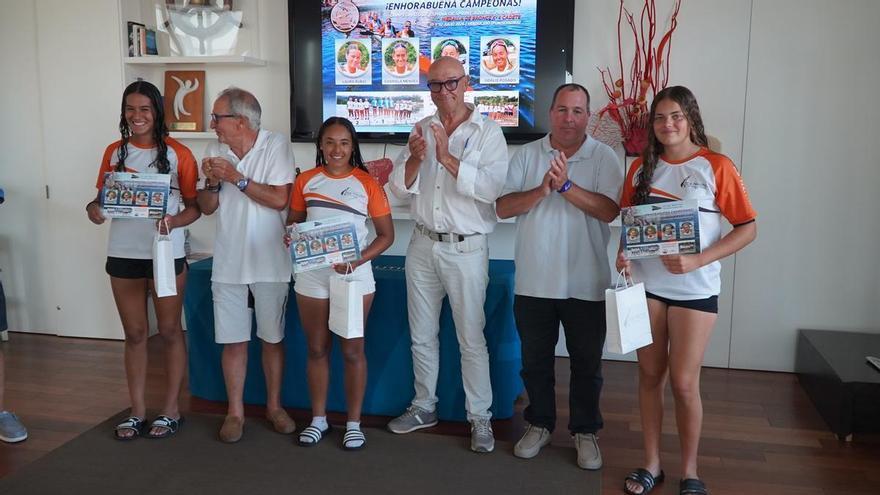 El Club Nàutic Sant Antoni rinde homenaje a sus palistas que fueron bronce en el nacional de Sprint Olímpico