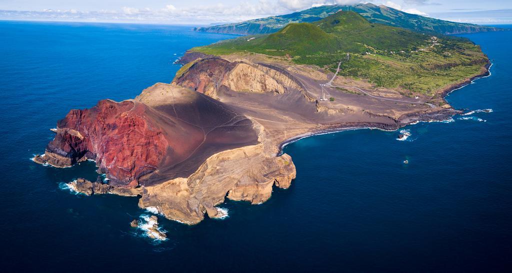 La isla de Faial se originó a partir de un gran volcán que constituye el centro de la isla.