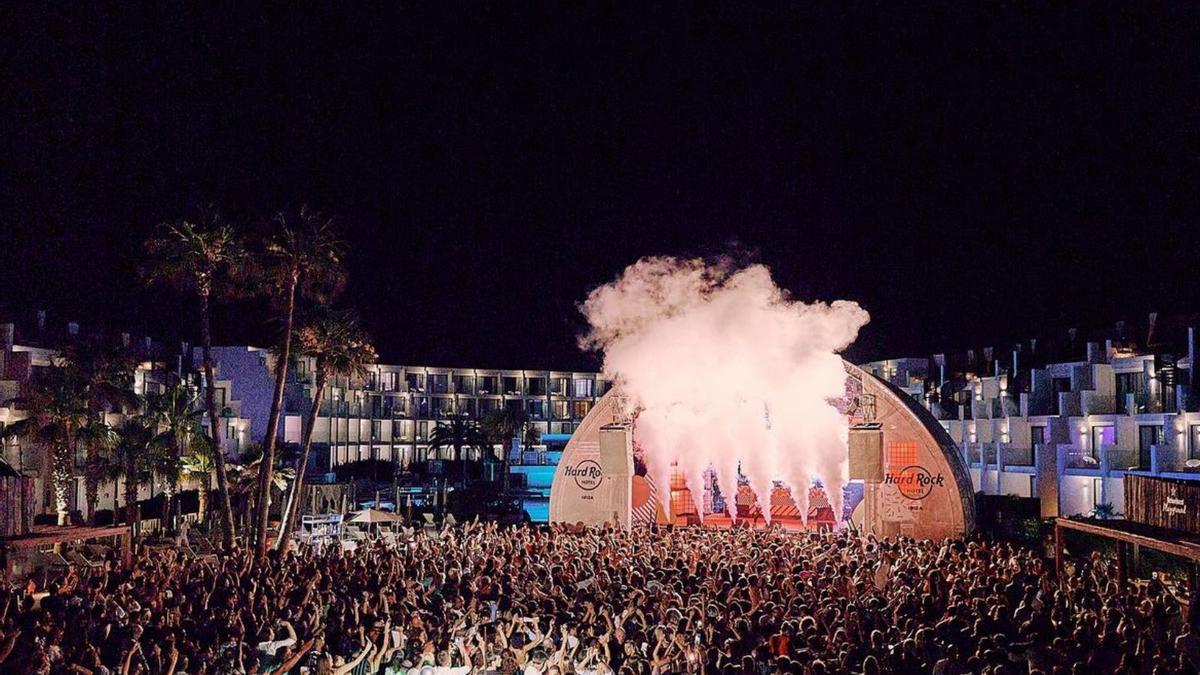 Una de las fiestas que celebra Hard Rock Hotel Ibiza. | HARD ROCK HOTEL IBIZA
