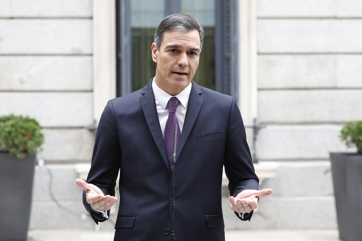 Sánchez hace un llamamiento a la oposición para que cumpla con la Constitución