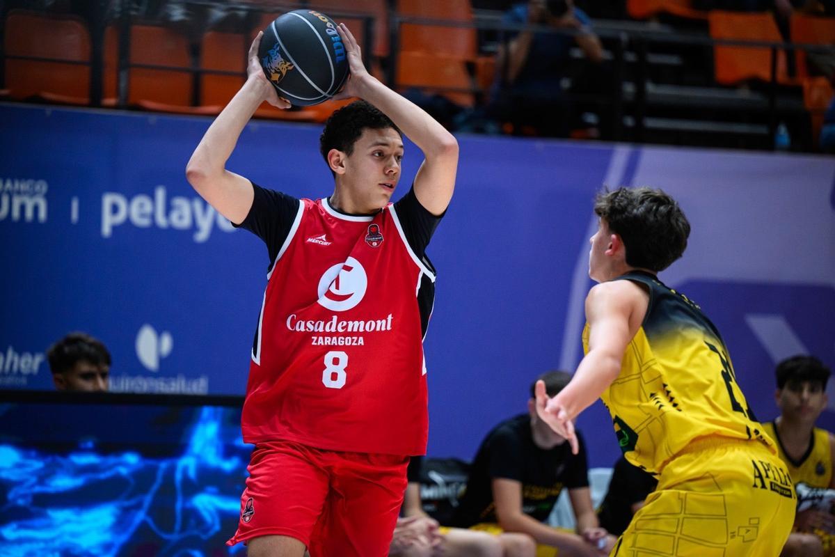 Un instante del encuentro entre el Casademont y el CB Canarias