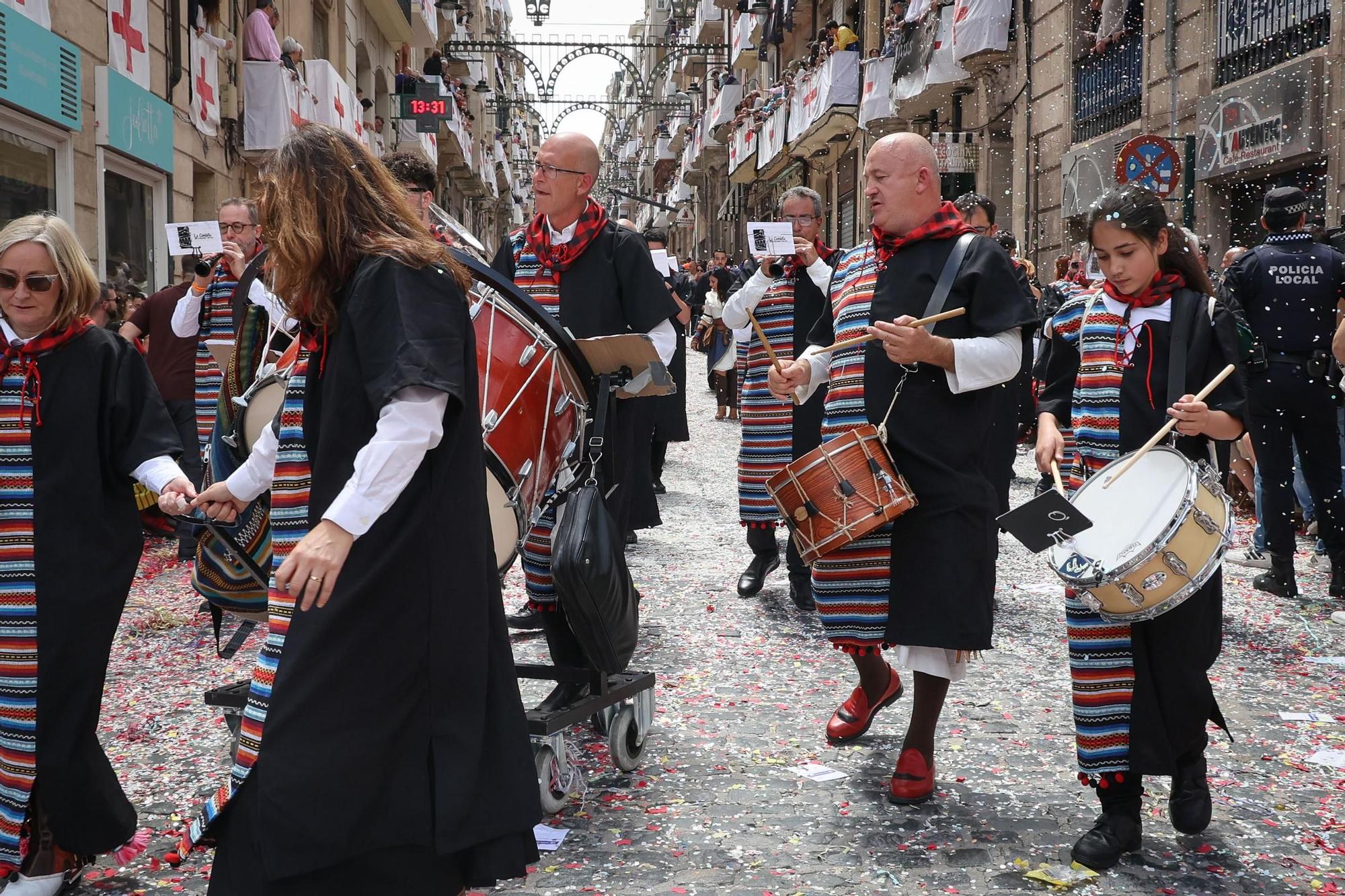 Alcoy se entrega al espectáculo de las tropas cristianas