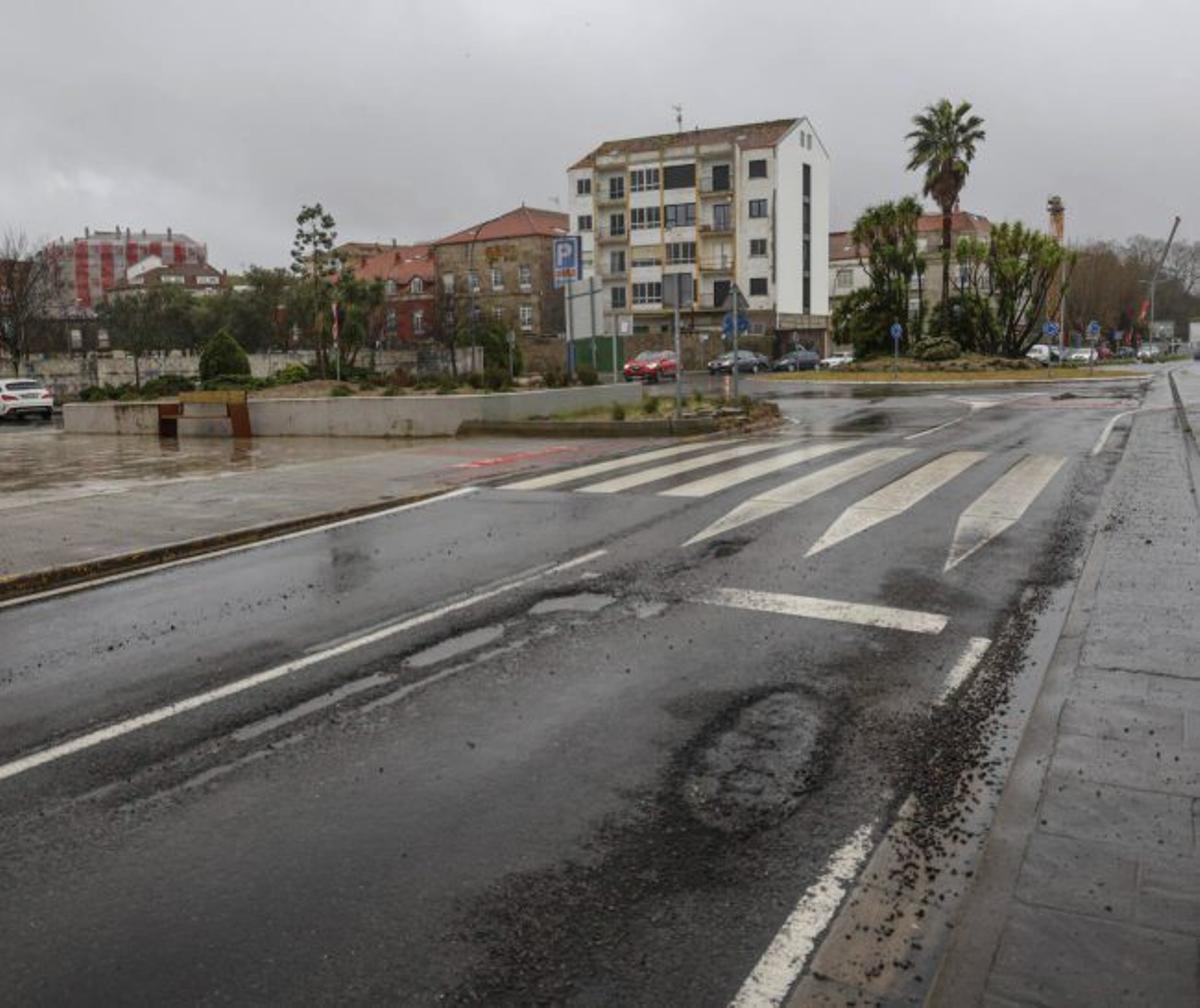 Baches frente al parque de O Centenario. | IÑAKI ABELLA