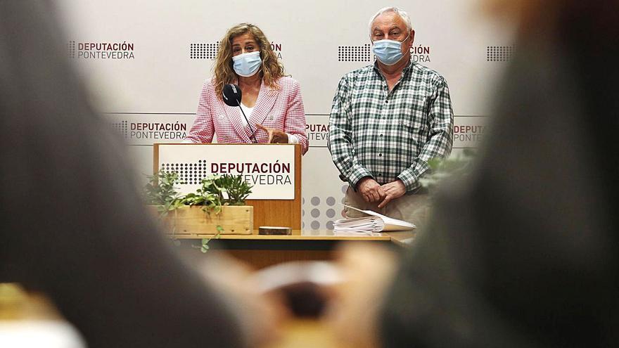 Carmela Silva y César Mosquera, durante la presentación del plan provincial.