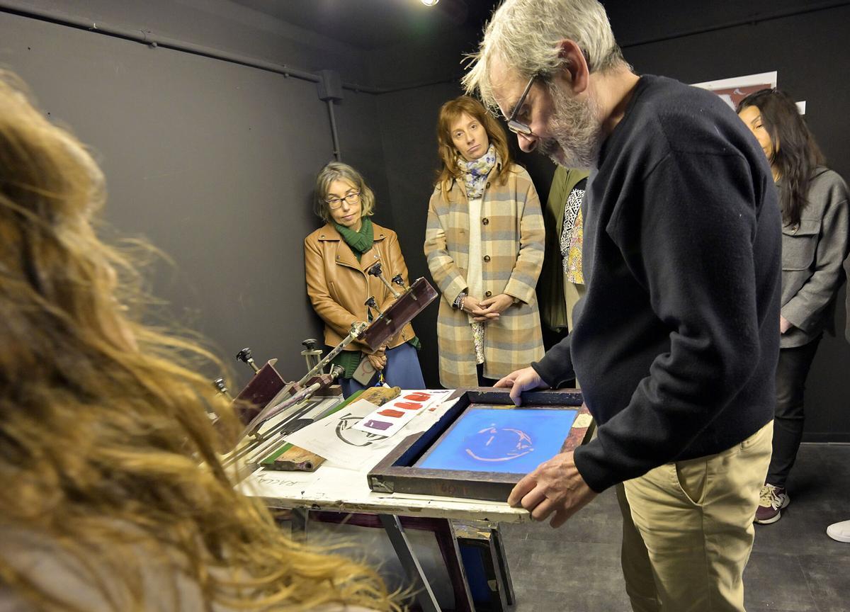 Exposición de litografía en la EMAO de Vigo. Título: Serigrafía galega 1971. Tributo aos irmáns Álvarez Blázquez. Varios autores. Comisariado: Darío Basso, Alba Carme Pardo e Carme Varela. Local: Espazo EMAO, Vigo.