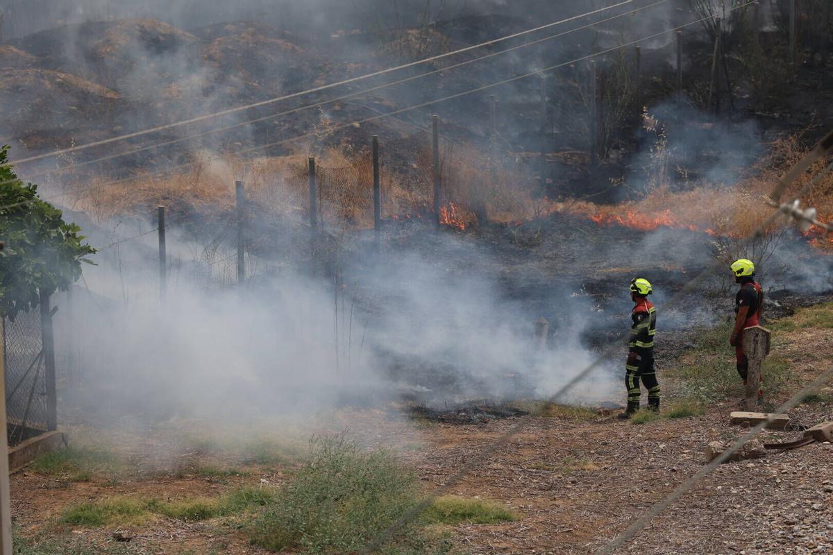 Gran incendio en la carretera del Aeropuerto