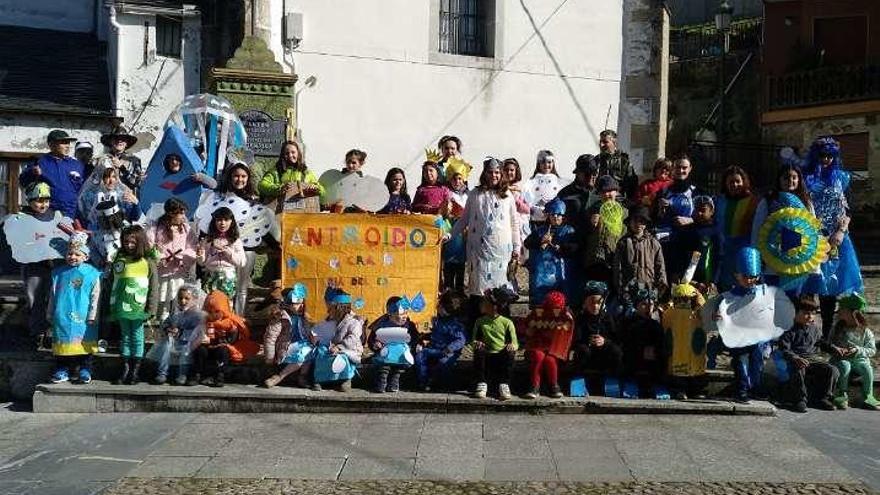 Los escolares, en el centro de Piantón.