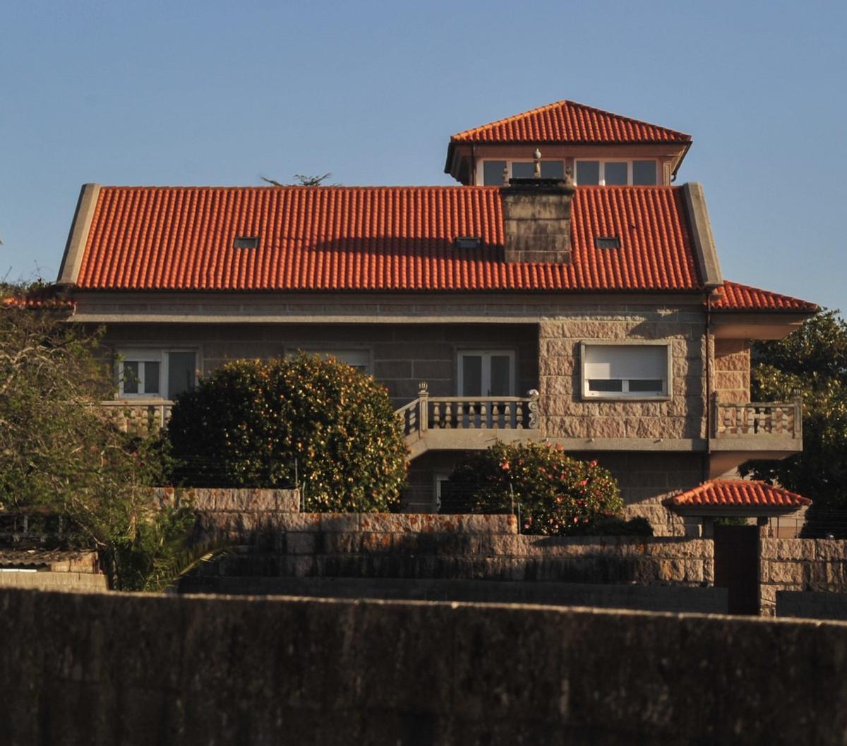 Vista del chalé de Marcial Dorado en A Illa en una imagen de archivo. |  Iñaki Abella