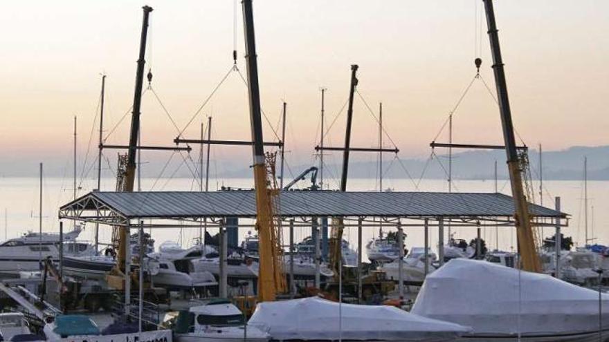 Culmina el derribo de dos de las naves ilegales del puerto de Punta Lagoa -  Faro de Vigo