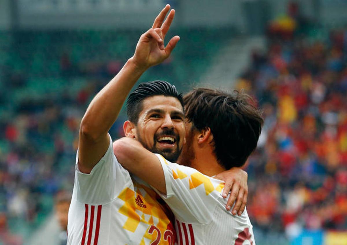 Nolito celebra uno de sus goles ante Bosnia. // Arnd Wiegmann