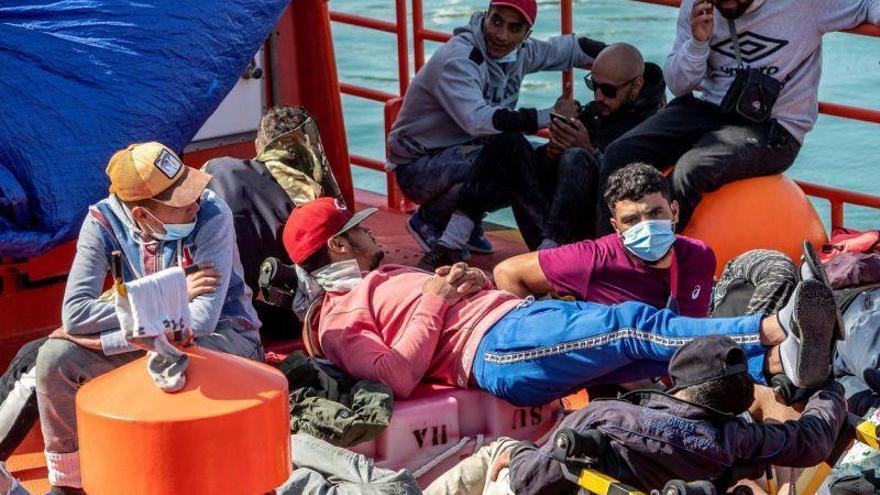 Salvamento rescata a 333 inmigrantes que se dirigían a Canarias en pateras