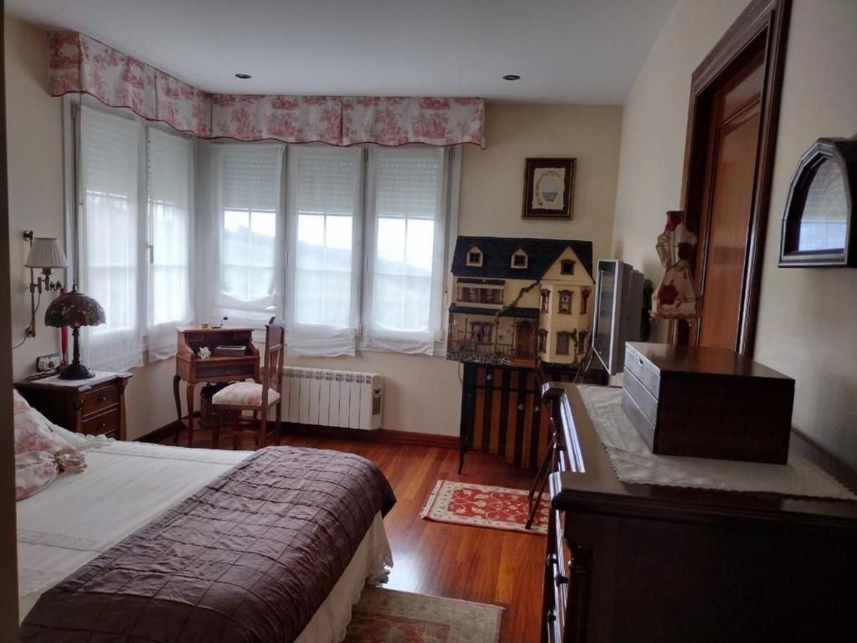 Dormitorio casa en venta en Xivares