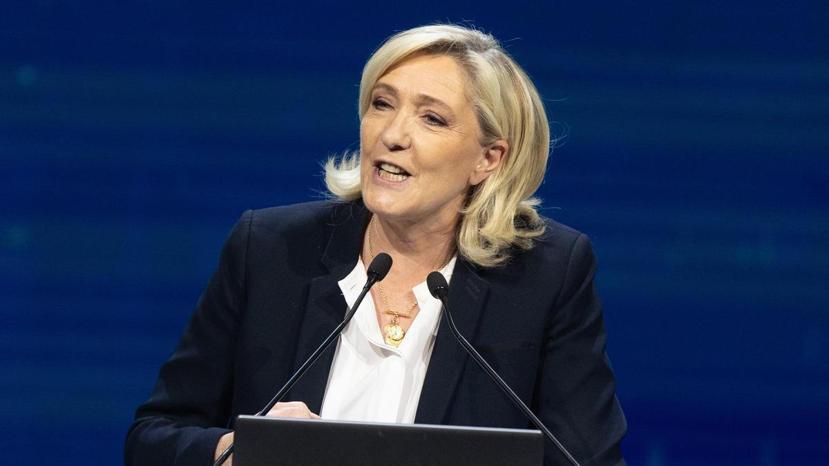 Marine Le Pen mata al padre y al hijo, por Matías Vallés
