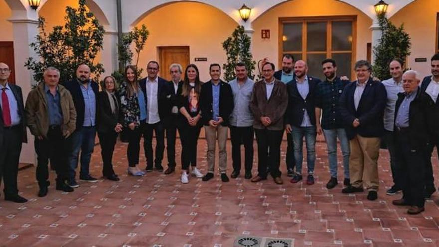 Los candidatos y otros responsables socialistas durante el acto conjunto de presentación.