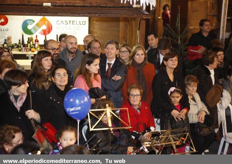 GALERÍA DE FOTOS -- Villancicos en el Mercat de Nadal