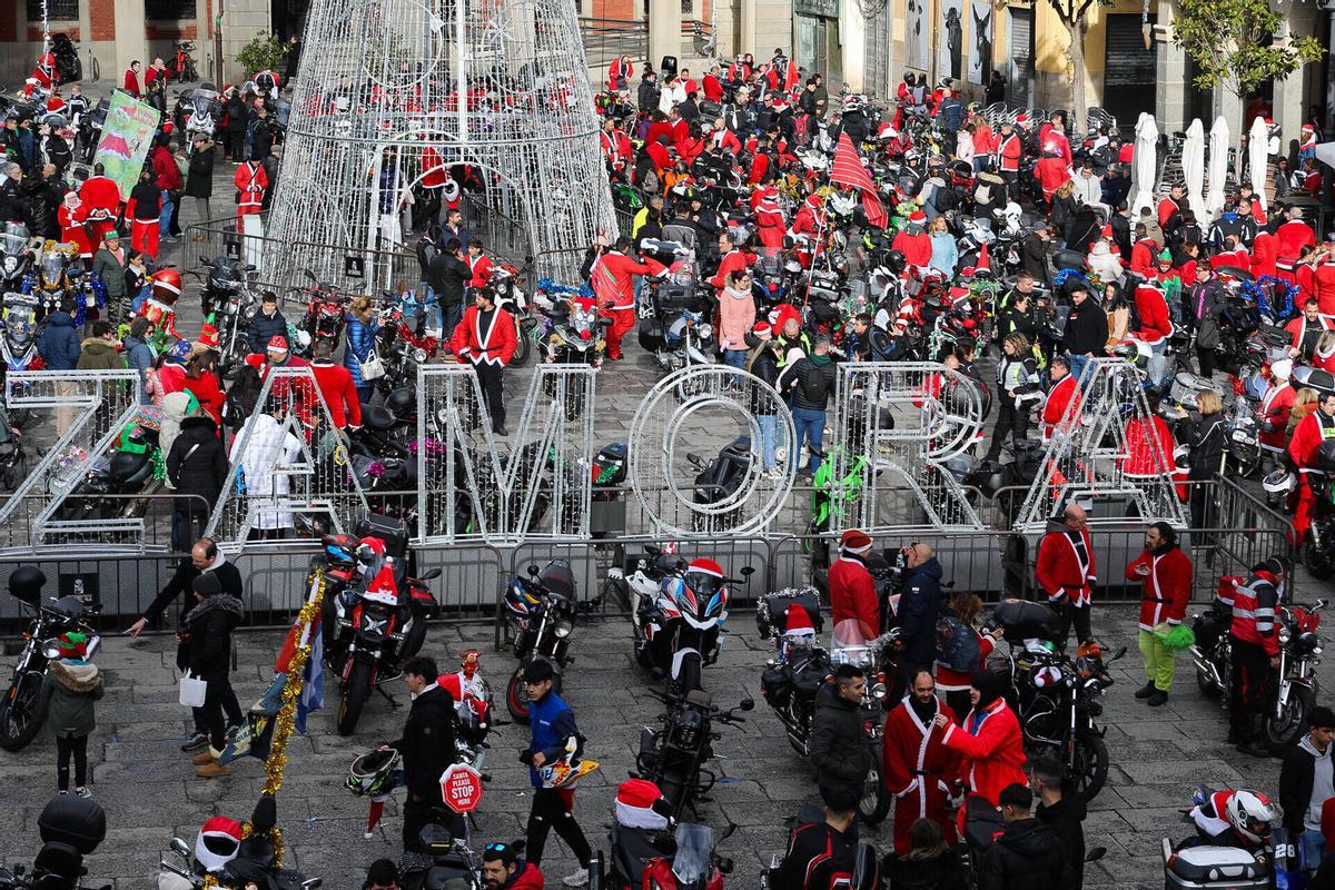 Zamora. Plaza Mayor. Papanoelada motera.