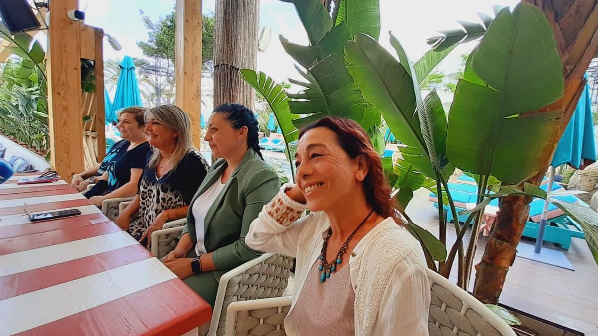 Los organizadores y colaboradores durante la rueda de prensa de presentación.