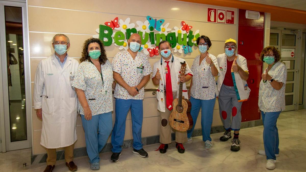 Los payasos de la Sonrisa Médica vuelven a Son Espases tras el confinamiento