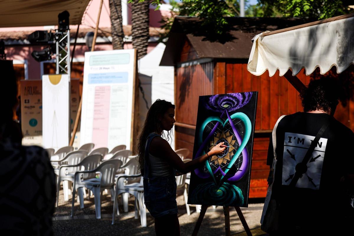 Fantasía Ibiza Festival llena el centro de Vila de arte en vivo, música y cultura