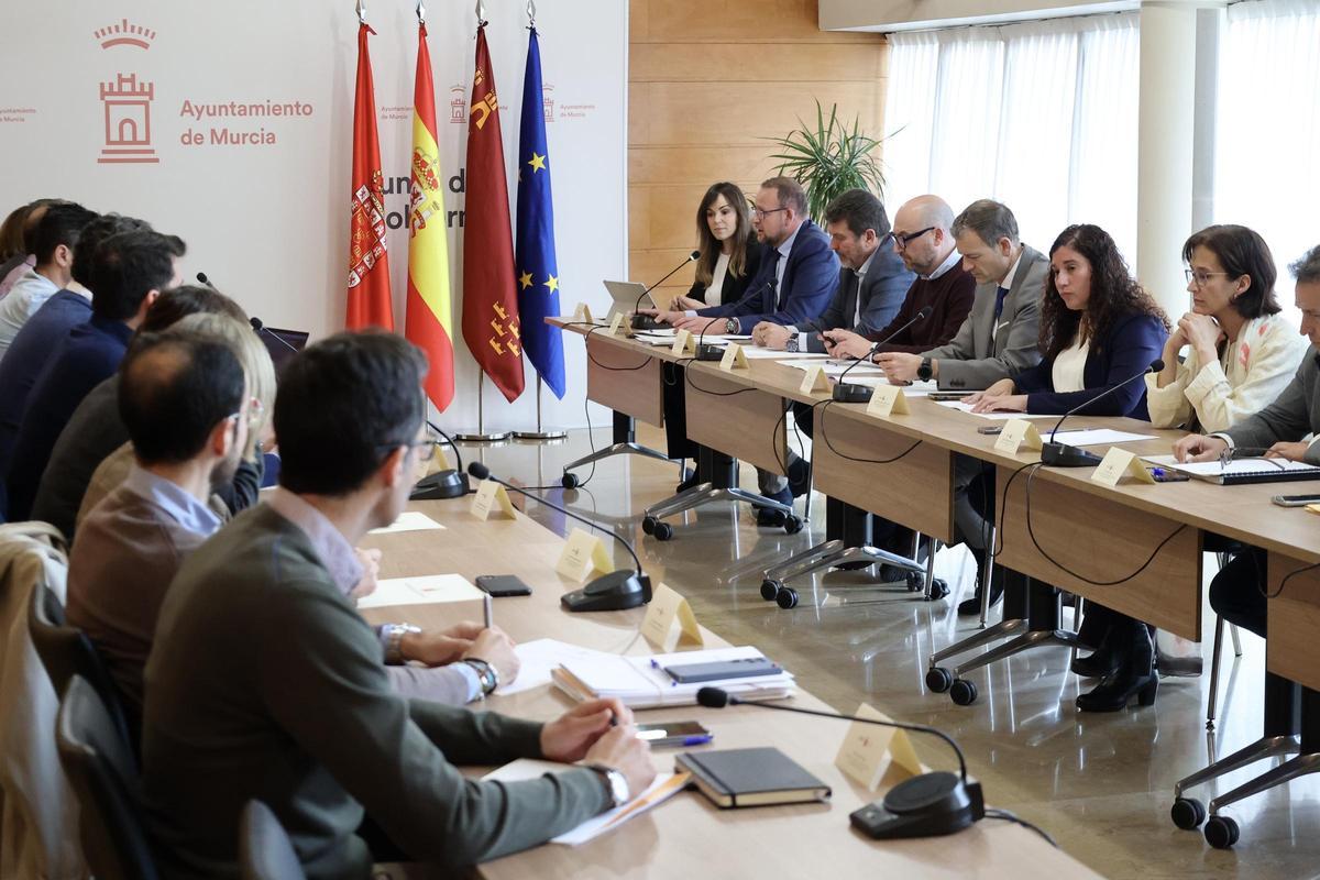 Reunión técnica entre Red Eléctrica y el Ayuntamiento de Murcia para abordar el proyecto de la nueva subestación en el municipio.