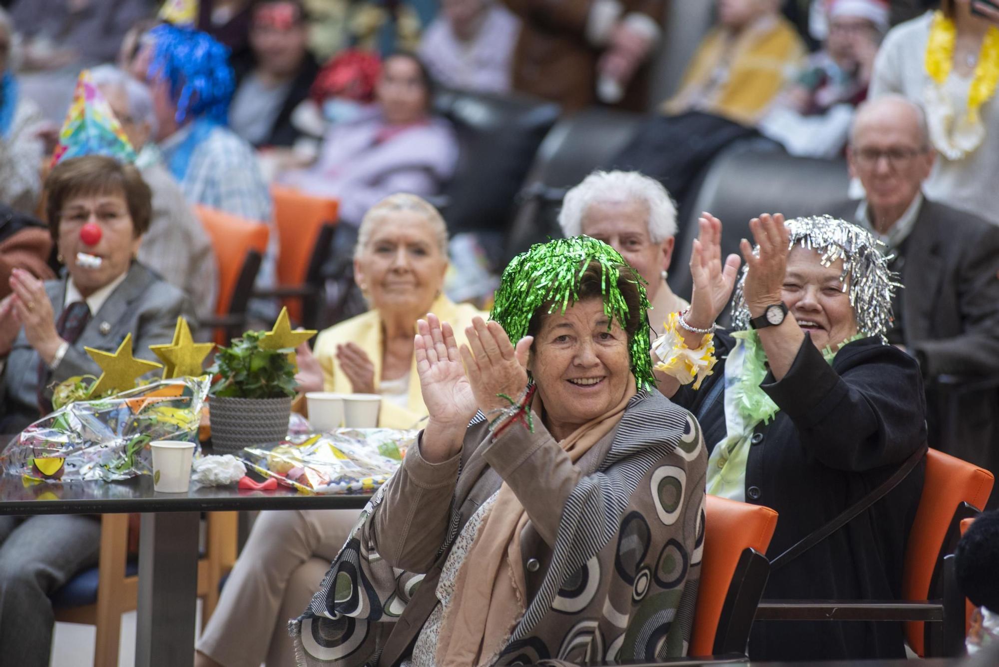 La residencia Torrente Ballester de A Coruña celebra un fin de año anticipado