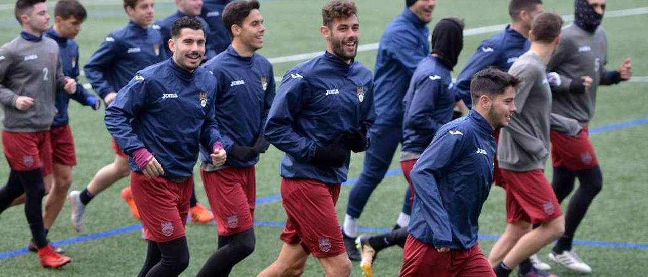 Los jugadores del Pontevedra durante un entrenamiento. // Gustavo Santos