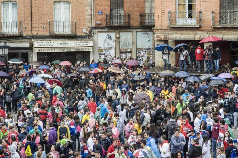 La lluvia no restó ambiente a la petición del Toro