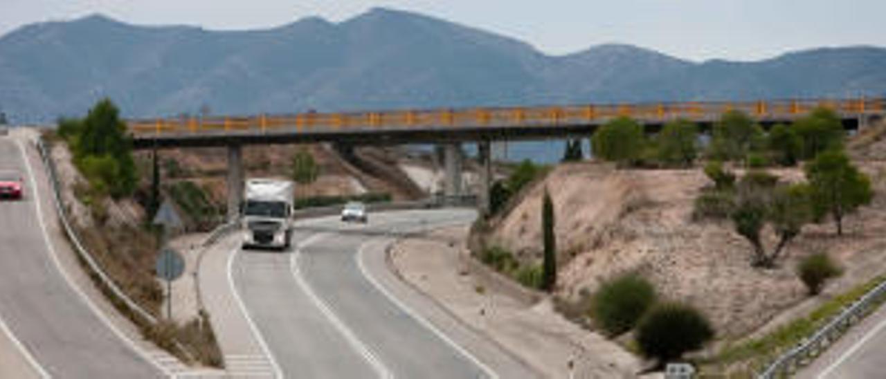 Comarcas Centrales, alcaldes y empresarios reclaman la autovía de Gandia