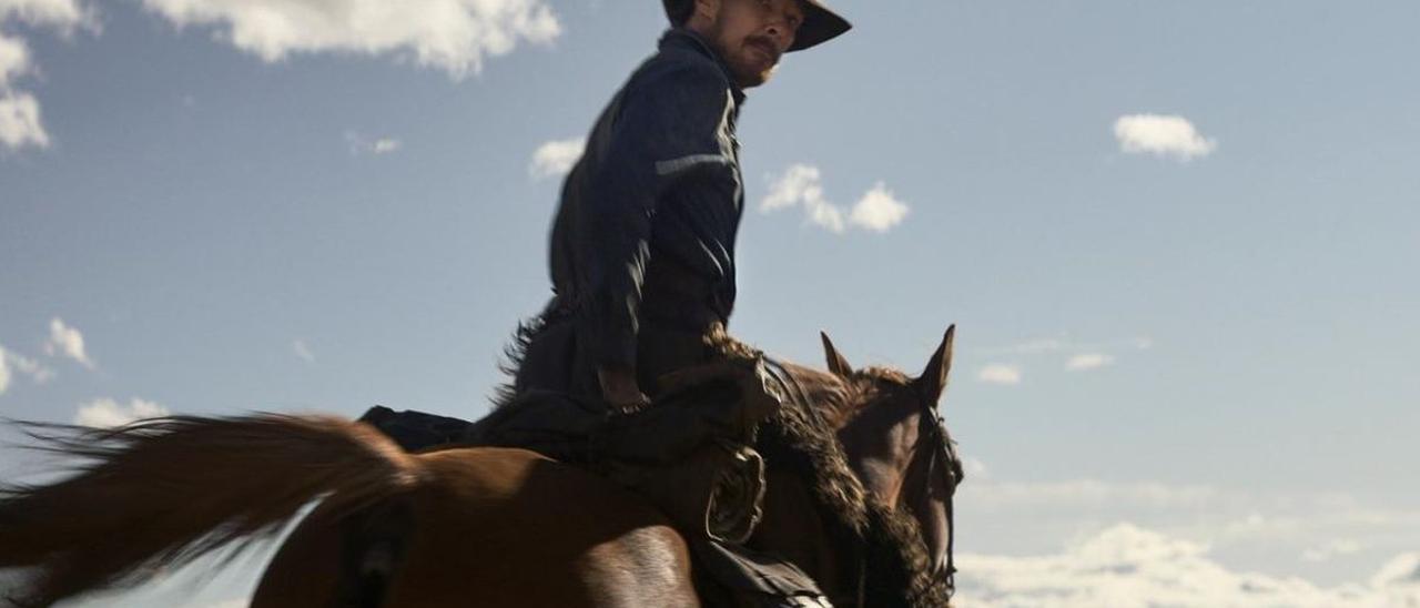 Benedict Cumberbatch, en un fotograma de ’El poder del perro’, de Jane Campion.