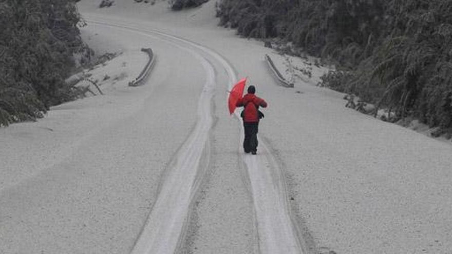 Cancelados todos los vuelos en Argentina por cenizas del Puyehue.