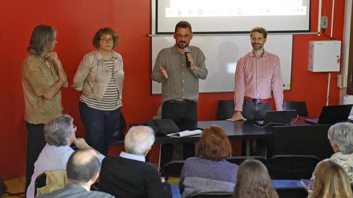 Les imatges de la reunió entre veïns de l'entorn de la ronda Ferran Puig i l'Ajuntament de Girona