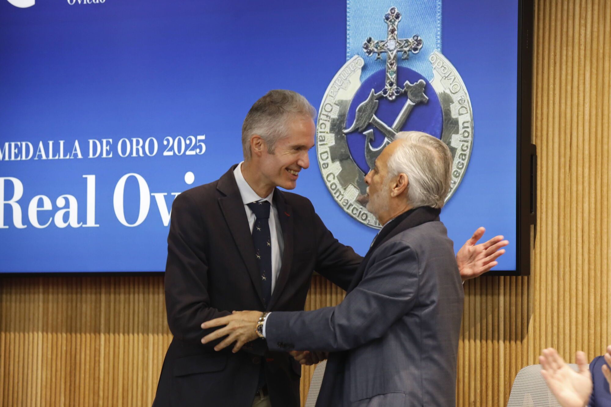 Así fue entrega de la Medalla de Oro de la Cámara de Comercio de Oviedo al Real Oviedo