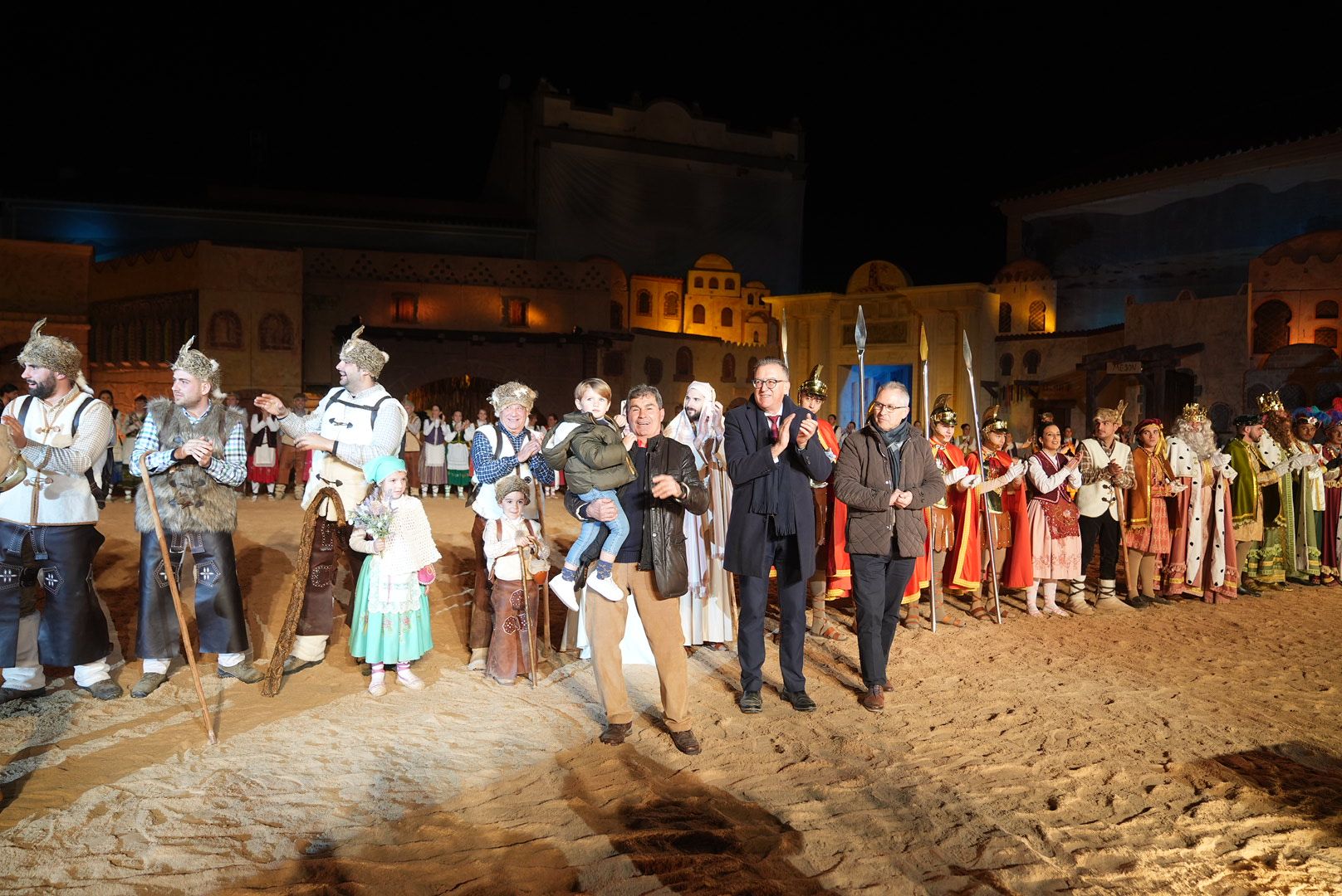 Los vecino de El Viso representan la adoración de los Reyes Magos