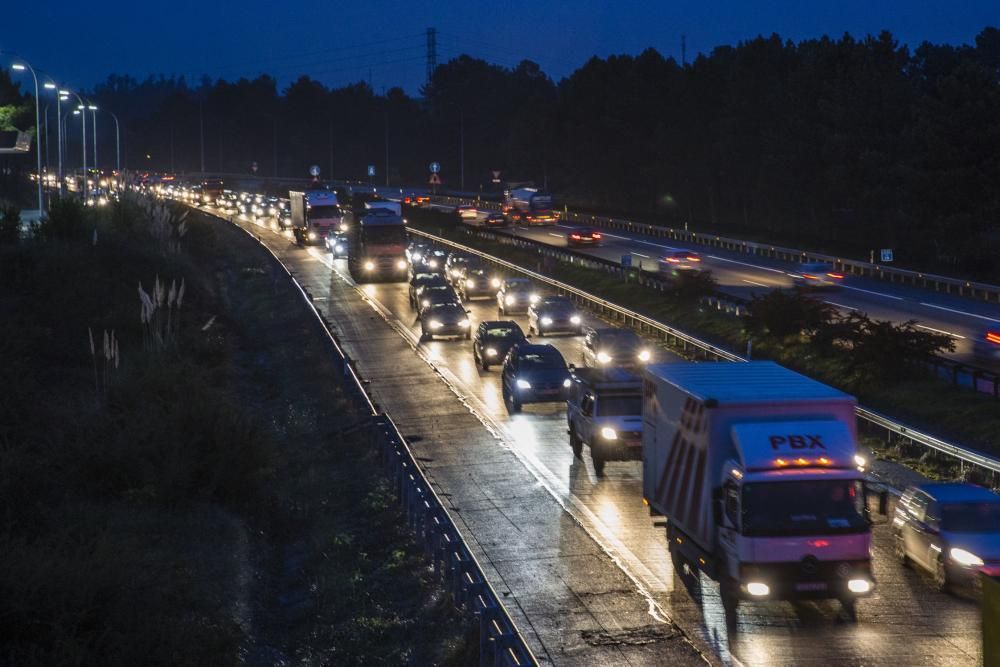 Atasco por un accidente en la autopista "Y"