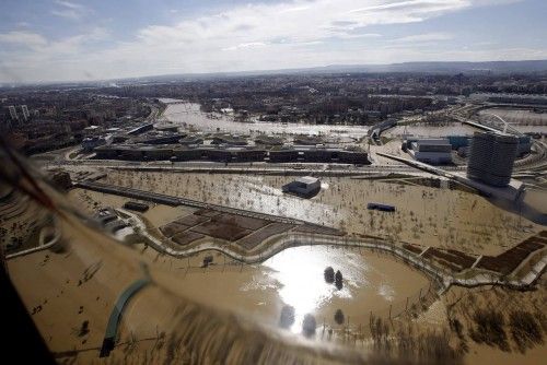 JORGE FERNÁNDEZ DÍAZ SOBREVUELA LA ZONA AFECTADA POR LA CRECIDA DEL EBRO