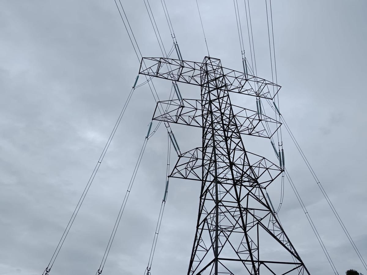 Una torre de la red de transporte de electricidad.