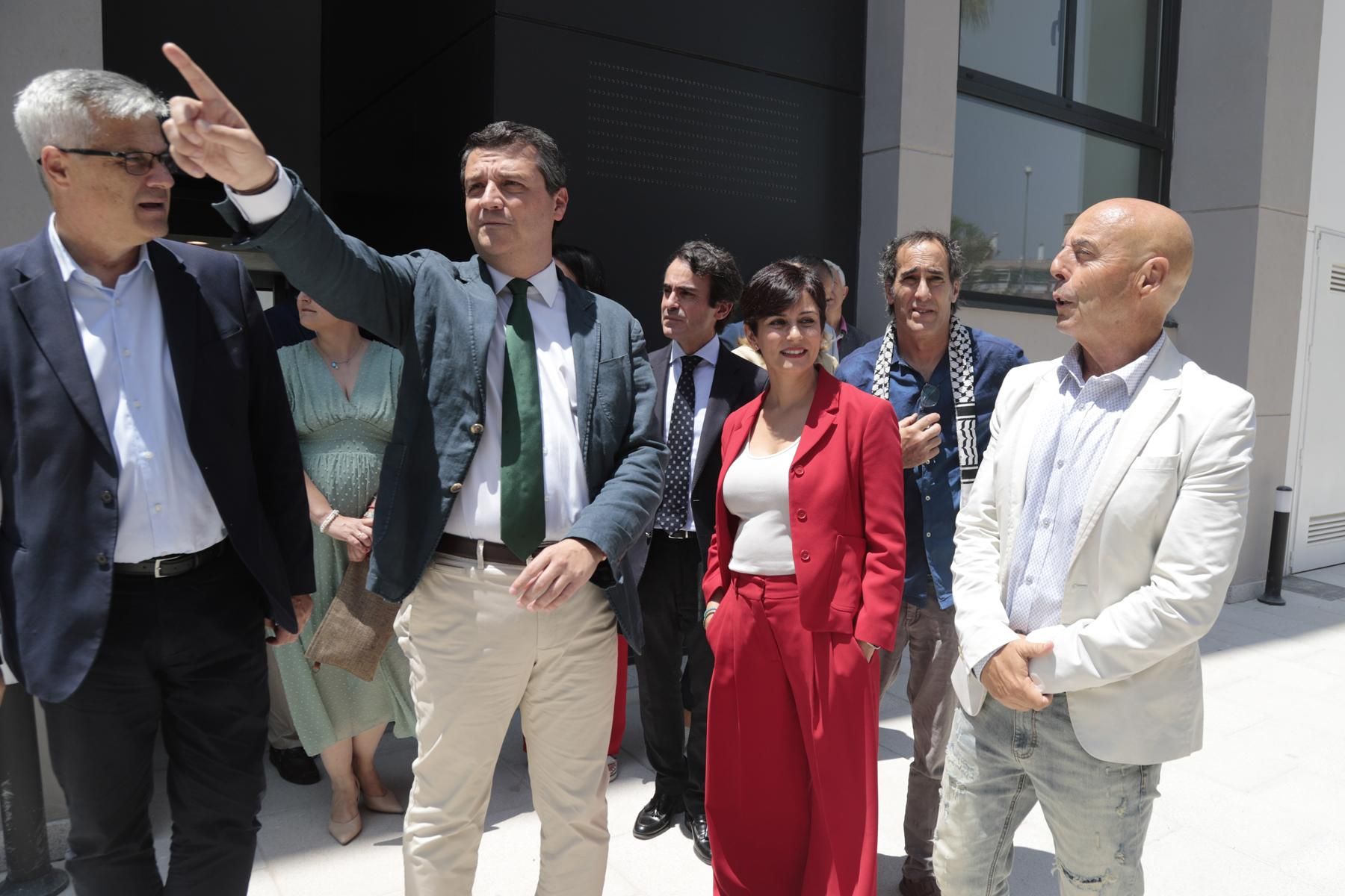 La ministra Isabel Rodríguez visita las viviendas de alquiler de mayores de Sama Naharro