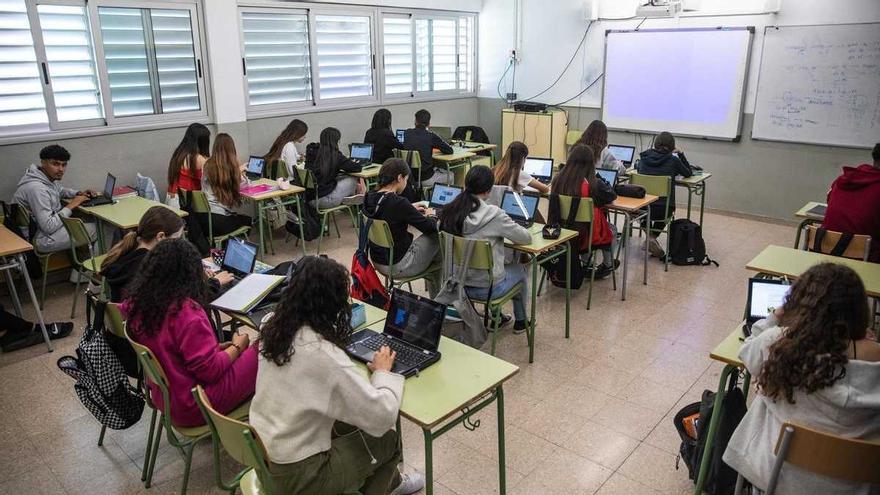 Educació es queda sense estoc per reposar els ordinadors espatllats