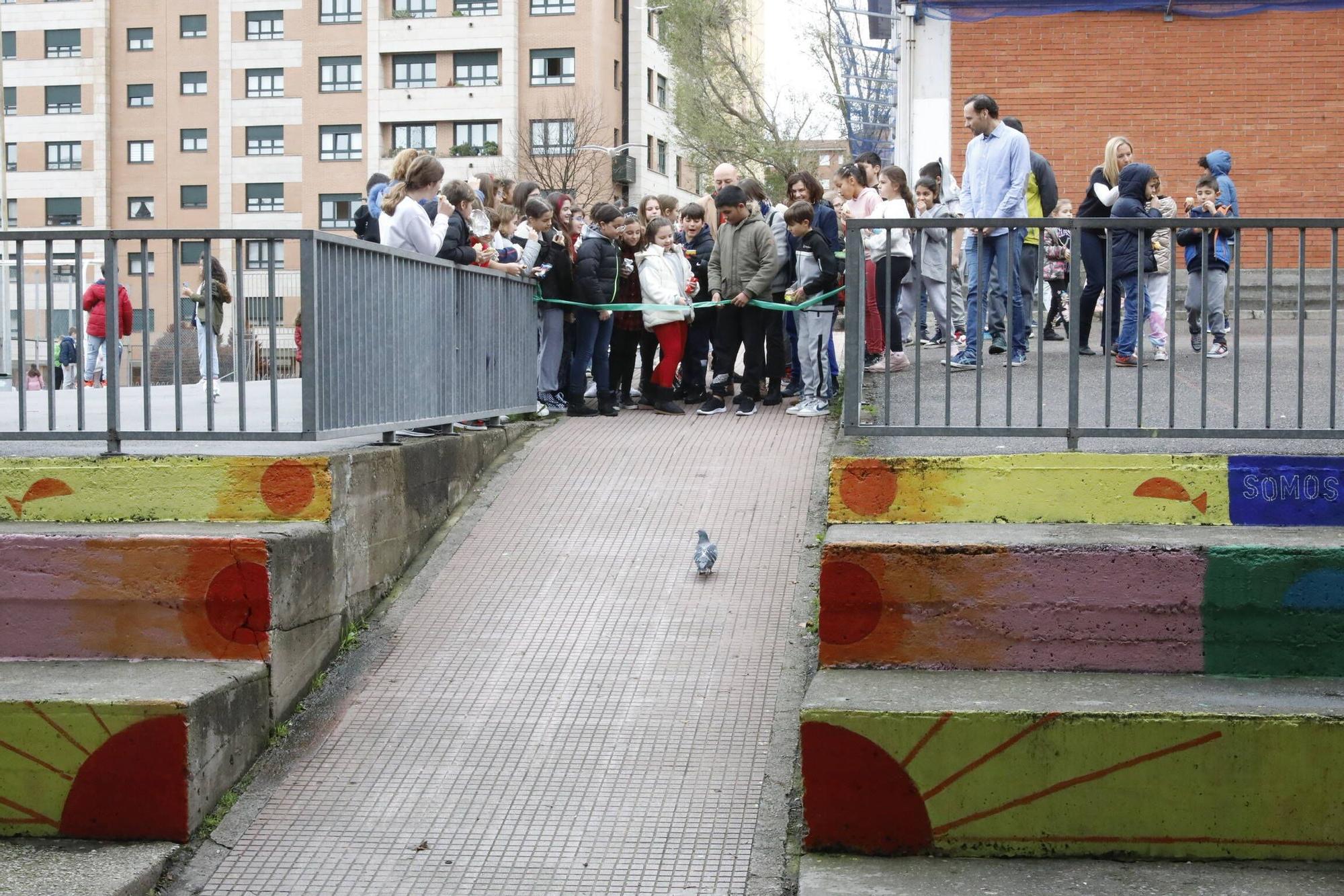 Los escolares derriban muros con pinceles (en imágenes)