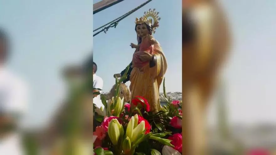 Procesión marítima de la Virgen del Carmen en La Tiñosa, en la localidad turística de Puerto del Carmen