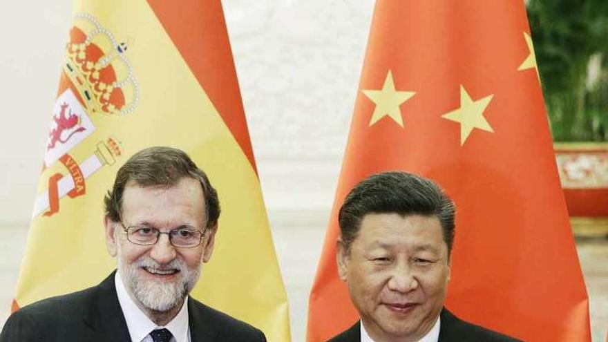 Rajoy y el presidente chino, ayer en Pekín. // Reuters