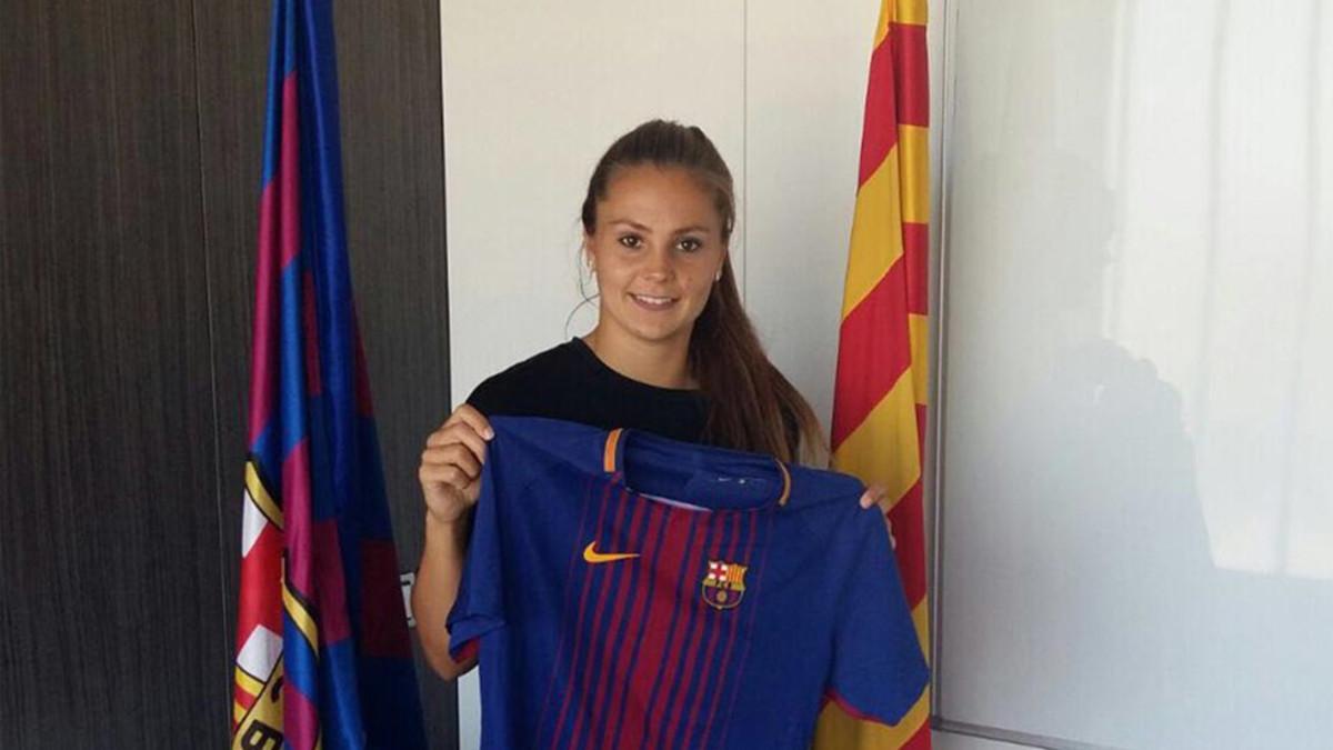 Una imagen de Lieke Martens el día que fue presentada como nueva jugadora del FC Barcelona femenino